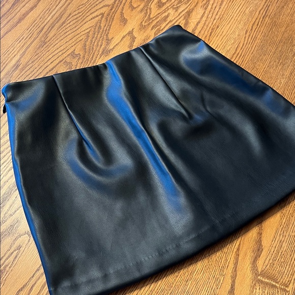 Abercrombie & Fitch Scarlett Vegan Leather Mini Skort - Picture 7 of 7